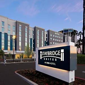 Staybridge - Long Airport By Ihg Long Beach